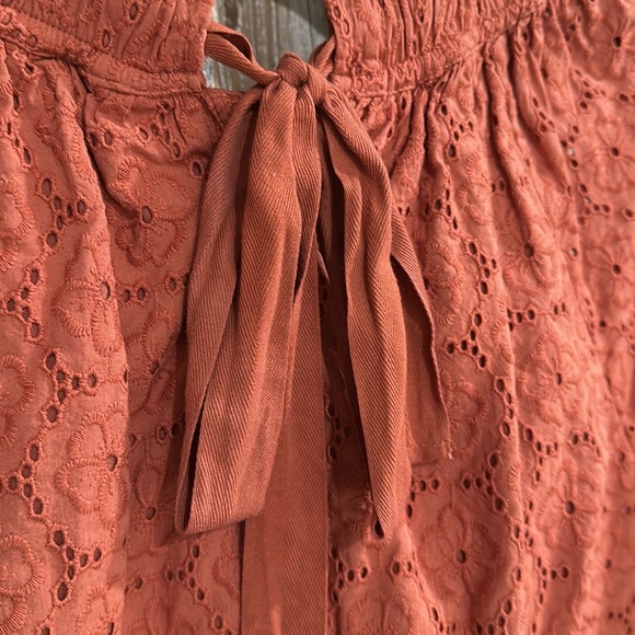 Roller Rabbit Eyelet Blouse w/ Bow detail in back - Picture 4 of 12